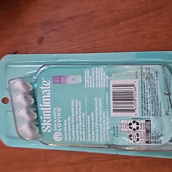 Skintimate Razor & Shave Cream Bundle Deal - Picture 3 of 6